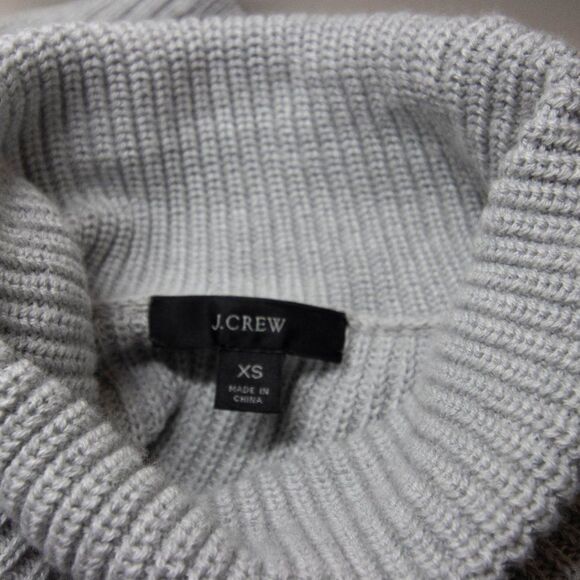 NWOT J Crew Ribbed cotton-cashmere relaxed turtleneck sweater, gray, XS - Picture 9 of 13